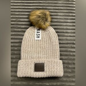 NASH beanie with pom